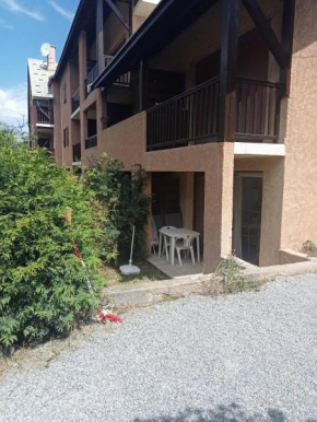 Appartement en rez de jardin et parking privatifs près des pistes